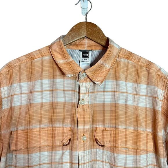 The north face short sleeve light weight button down shirt. - Picture 2 of 7